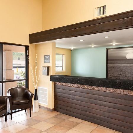 Super 8 By Wyndham Oceanside Marty'S Valley Inn ภายนอก รูปภาพ