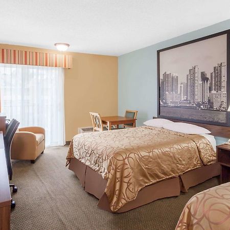 Super 8 By Wyndham Oceanside Marty'S Valley Inn ภายนอก รูปภาพ