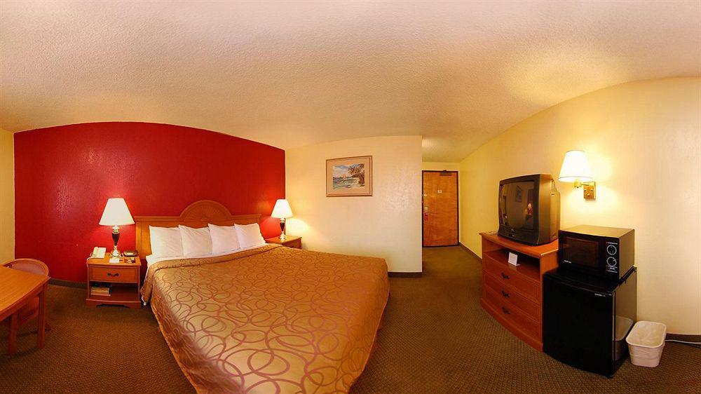 Super 8 By Wyndham Oceanside Marty'S Valley Inn ภายนอก รูปภาพ