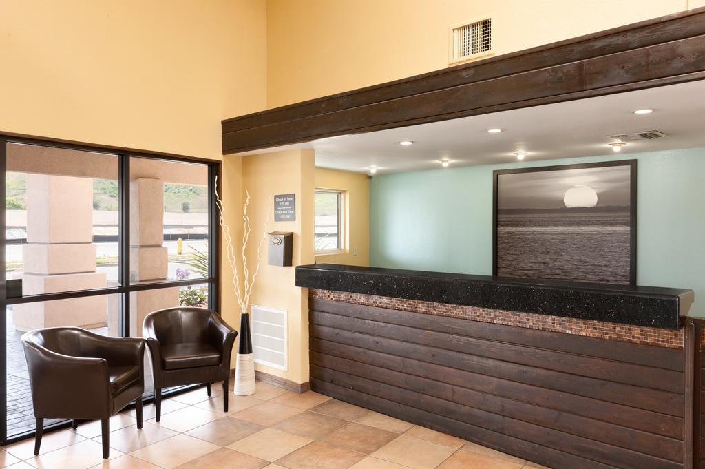 Super 8 By Wyndham Oceanside Marty'S Valley Inn ภายนอก รูปภาพ