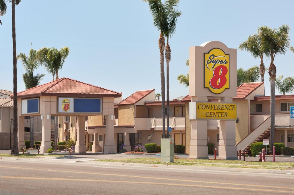 Super 8 By Wyndham Oceanside Marty'S Valley Inn ภายนอก รูปภาพ