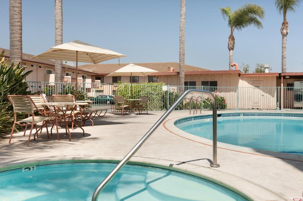 Super 8 By Wyndham Oceanside Marty'S Valley Inn ภายนอก รูปภาพ