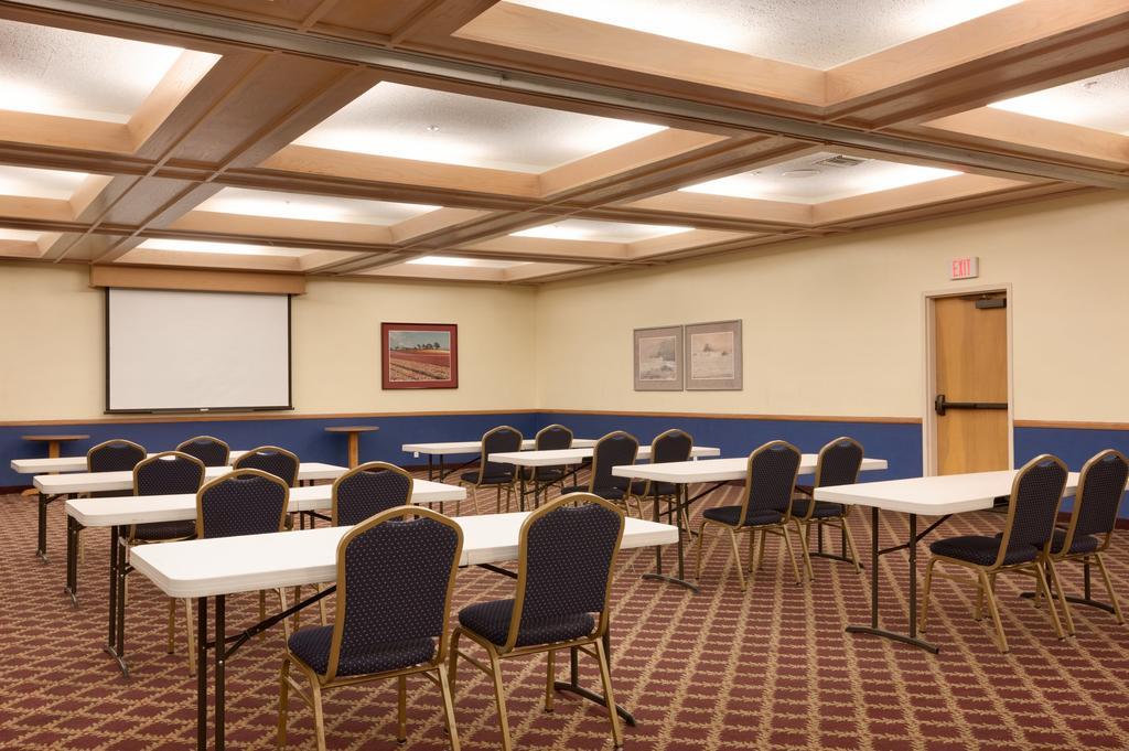 Super 8 By Wyndham Oceanside Marty'S Valley Inn ภายนอก รูปภาพ