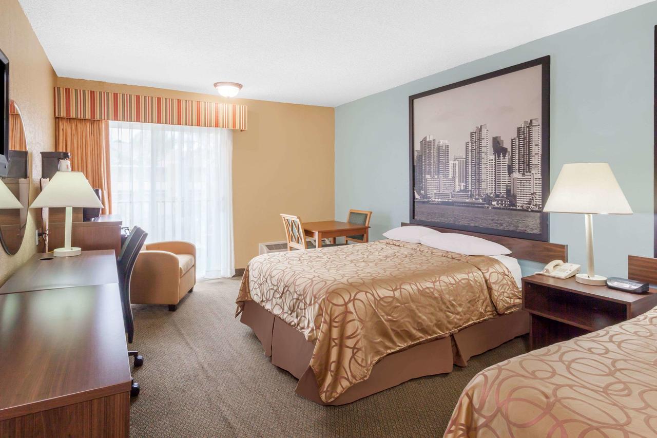Super 8 By Wyndham Oceanside Marty'S Valley Inn ภายนอก รูปภาพ