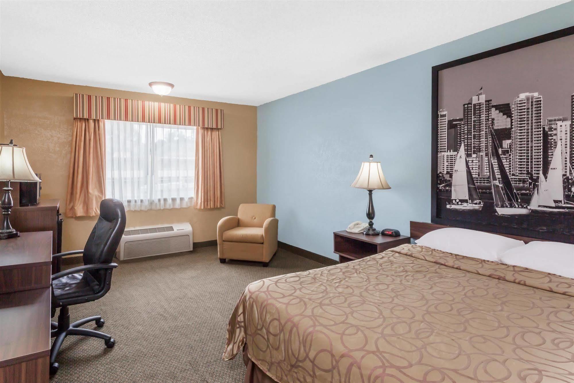 Super 8 By Wyndham Oceanside Marty'S Valley Inn ภายนอก รูปภาพ