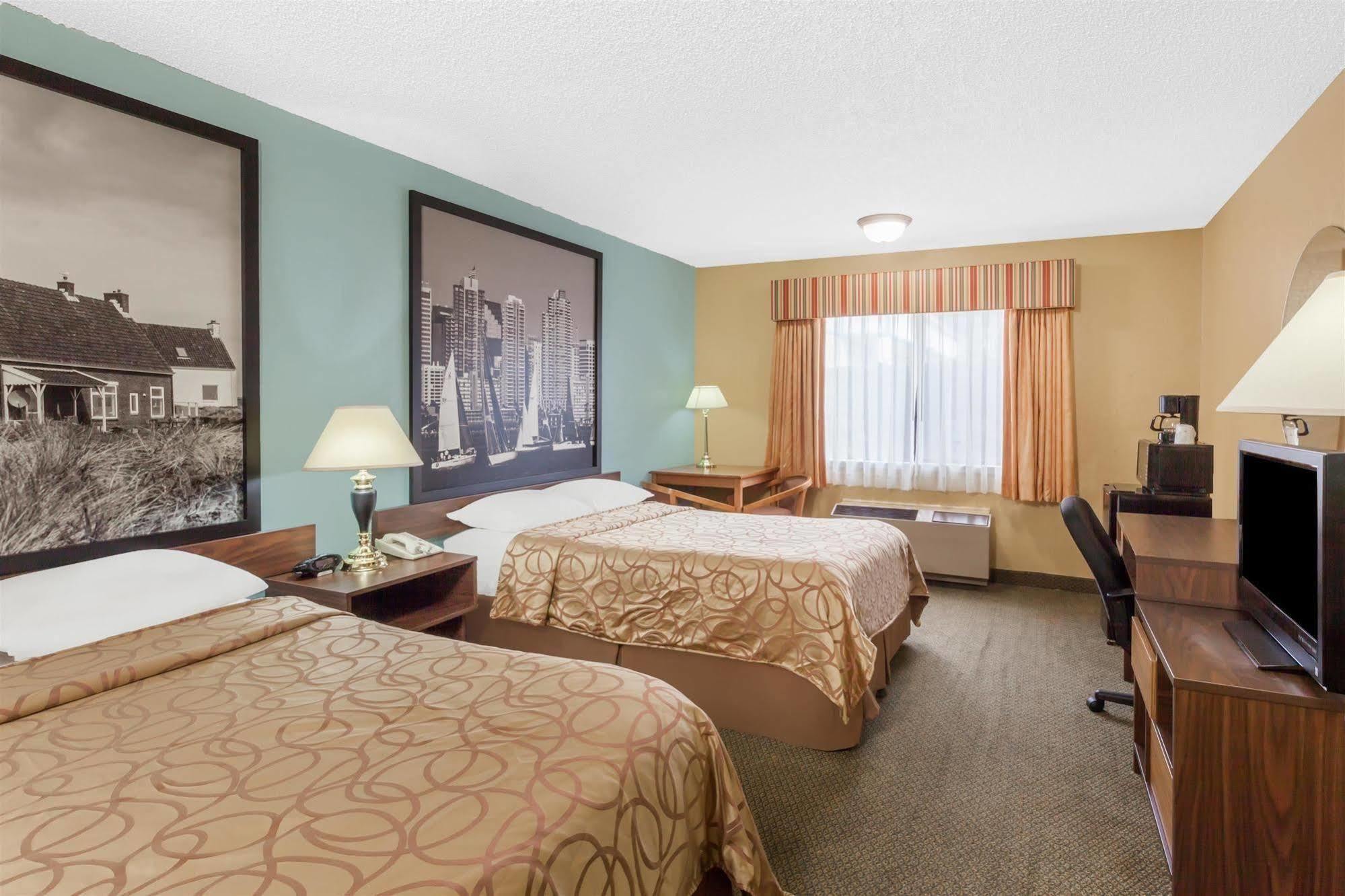 Super 8 By Wyndham Oceanside Marty'S Valley Inn ภายนอก รูปภาพ