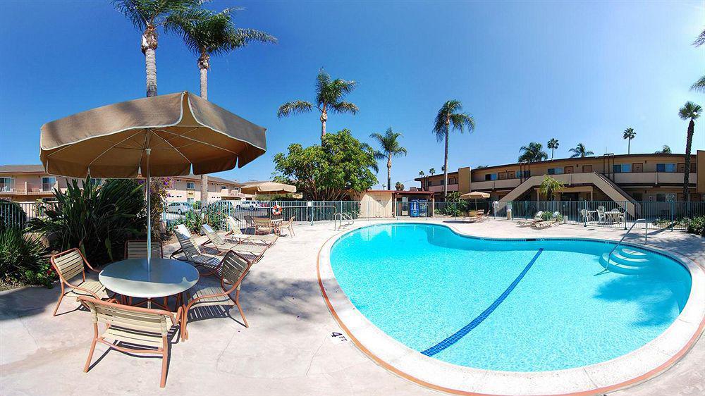 Super 8 By Wyndham Oceanside Marty'S Valley Inn ภายนอก รูปภาพ