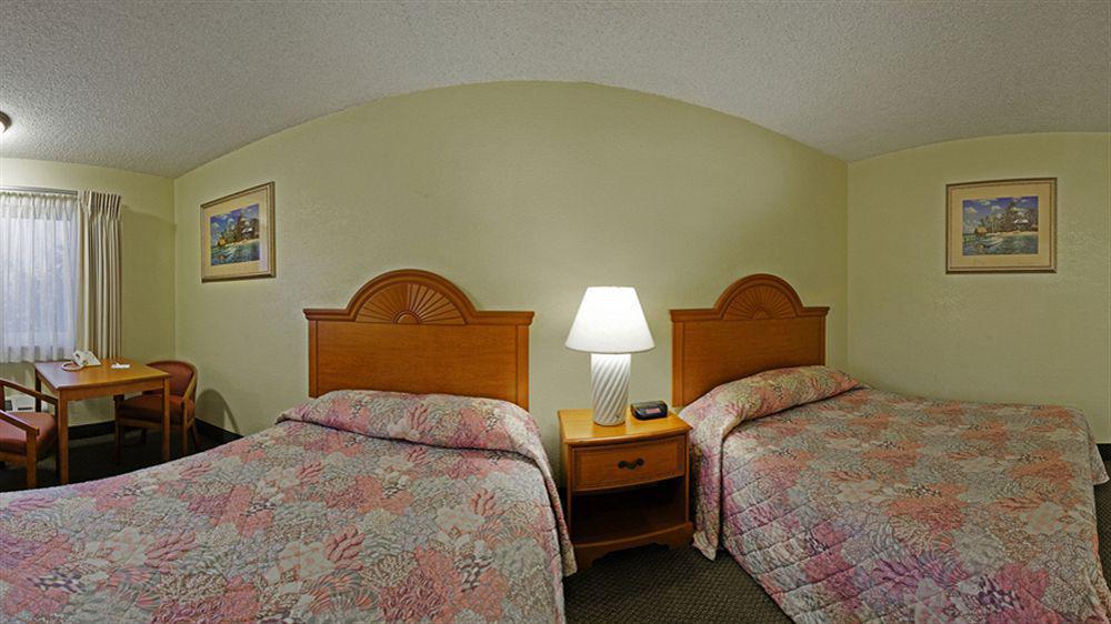 Super 8 By Wyndham Oceanside Marty'S Valley Inn ภายนอก รูปภาพ