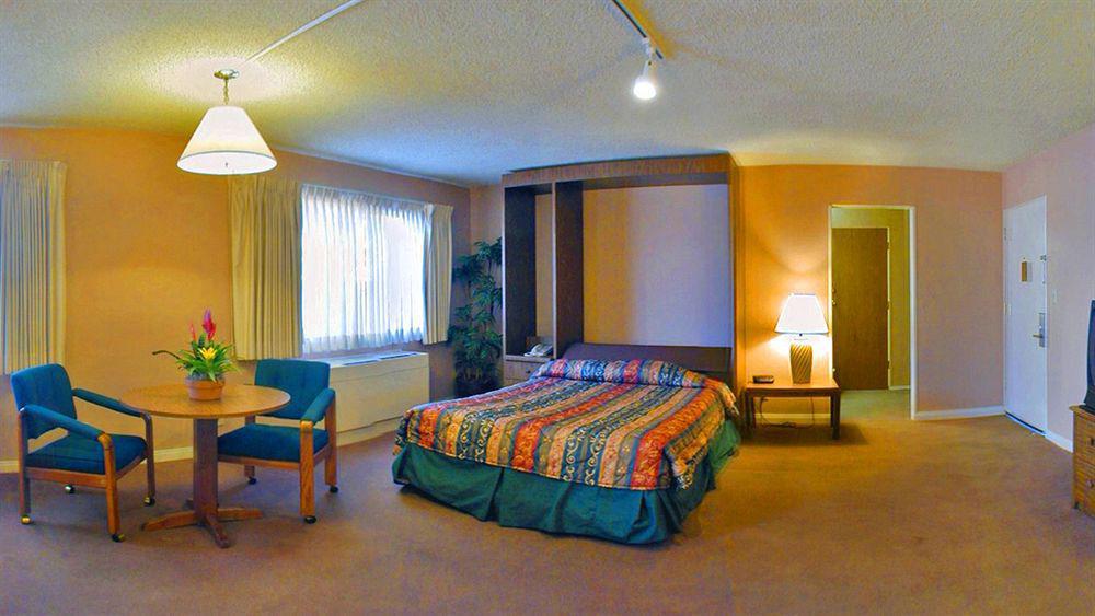 Super 8 By Wyndham Oceanside Marty'S Valley Inn ภายนอก รูปภาพ